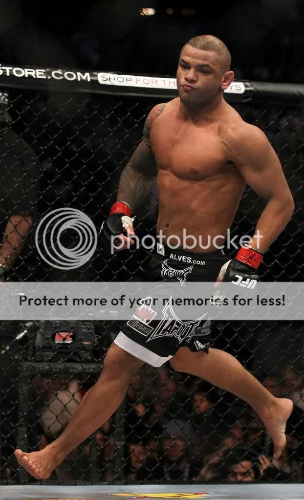 Thiago Alves celebrates his victory (Zuffa, LLC.)