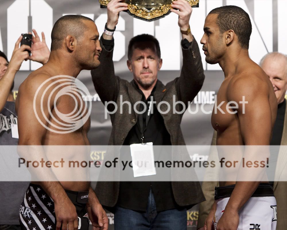 Dan Henderson vs. Feijao Cavalcante weigh-ins (Esther Lin & SF)