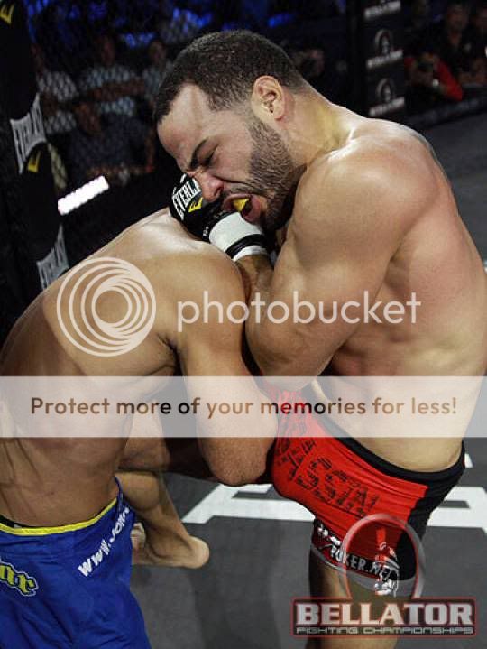 Chris Lozano knees Yoshiyuki Yoshida (Bellator)