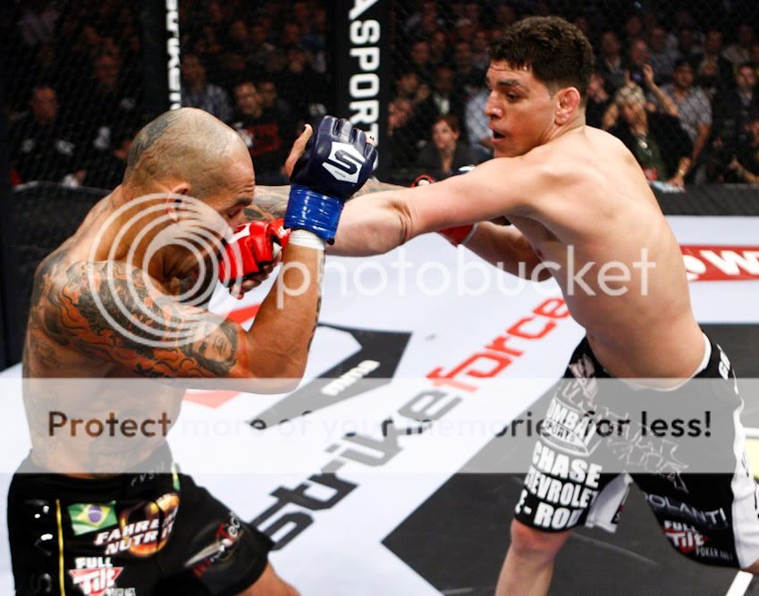 Nick Diaz jabs Cyborg (Esther Lin & SF)