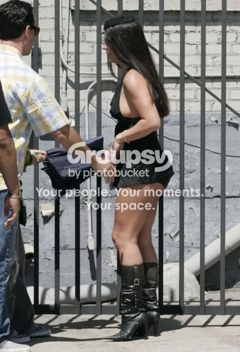 britney-spears-goes-to-funeral-3.jpg